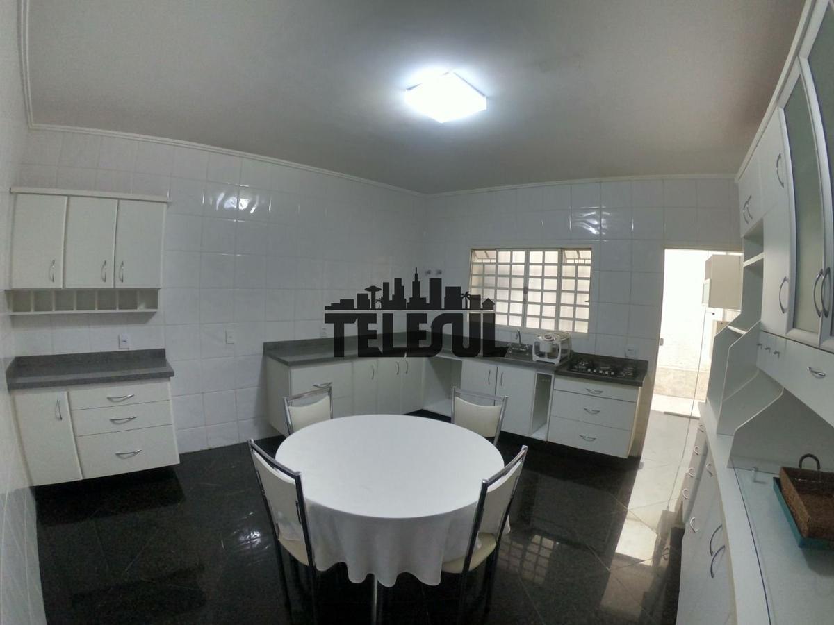 Casa, Centro, 3 Quartos, 2 Vagas, 1 Suíte