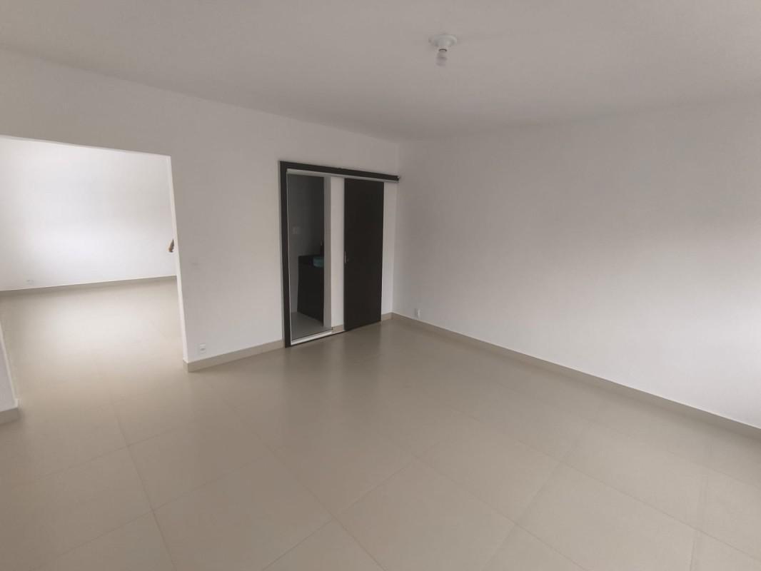 Casa Comercial, Santa Cruz, 2 Quartos, 0 Vaga, 1 Suíte