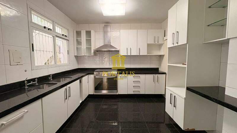 Casa, Vila Paris, 4 Quartos, 4 Vagas, 2 Suítes