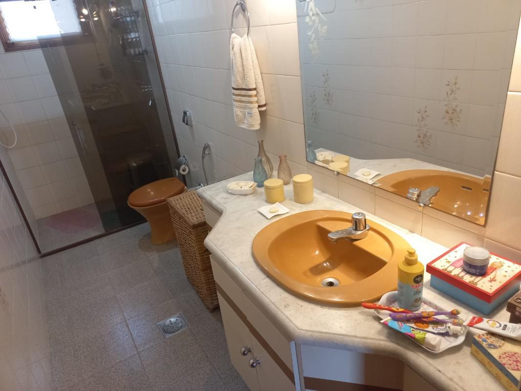 Casa, Itapoã, 4 Quartos, 6 Vagas, 1 Suíte