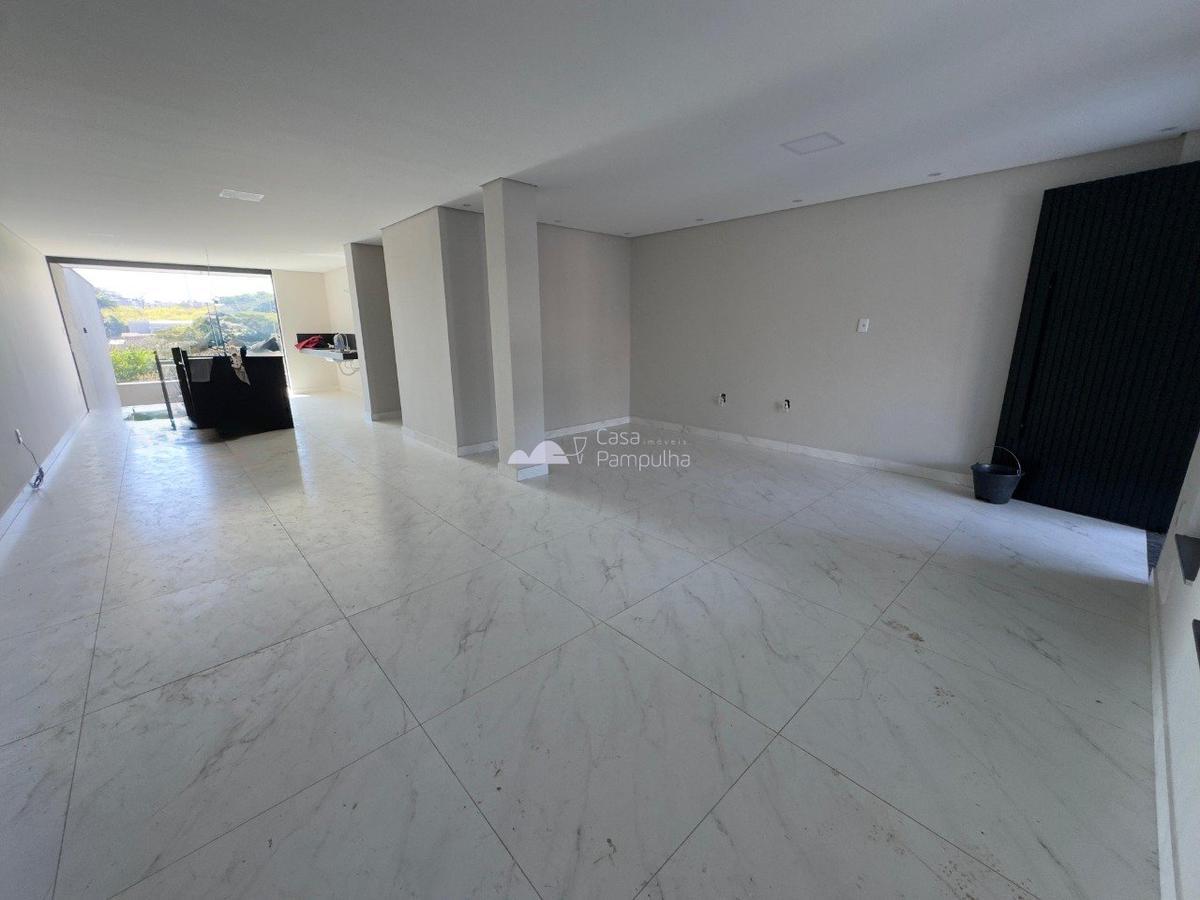 Casa, Trevo, 4 Quartos, 4 Vagas, 1 Suíte