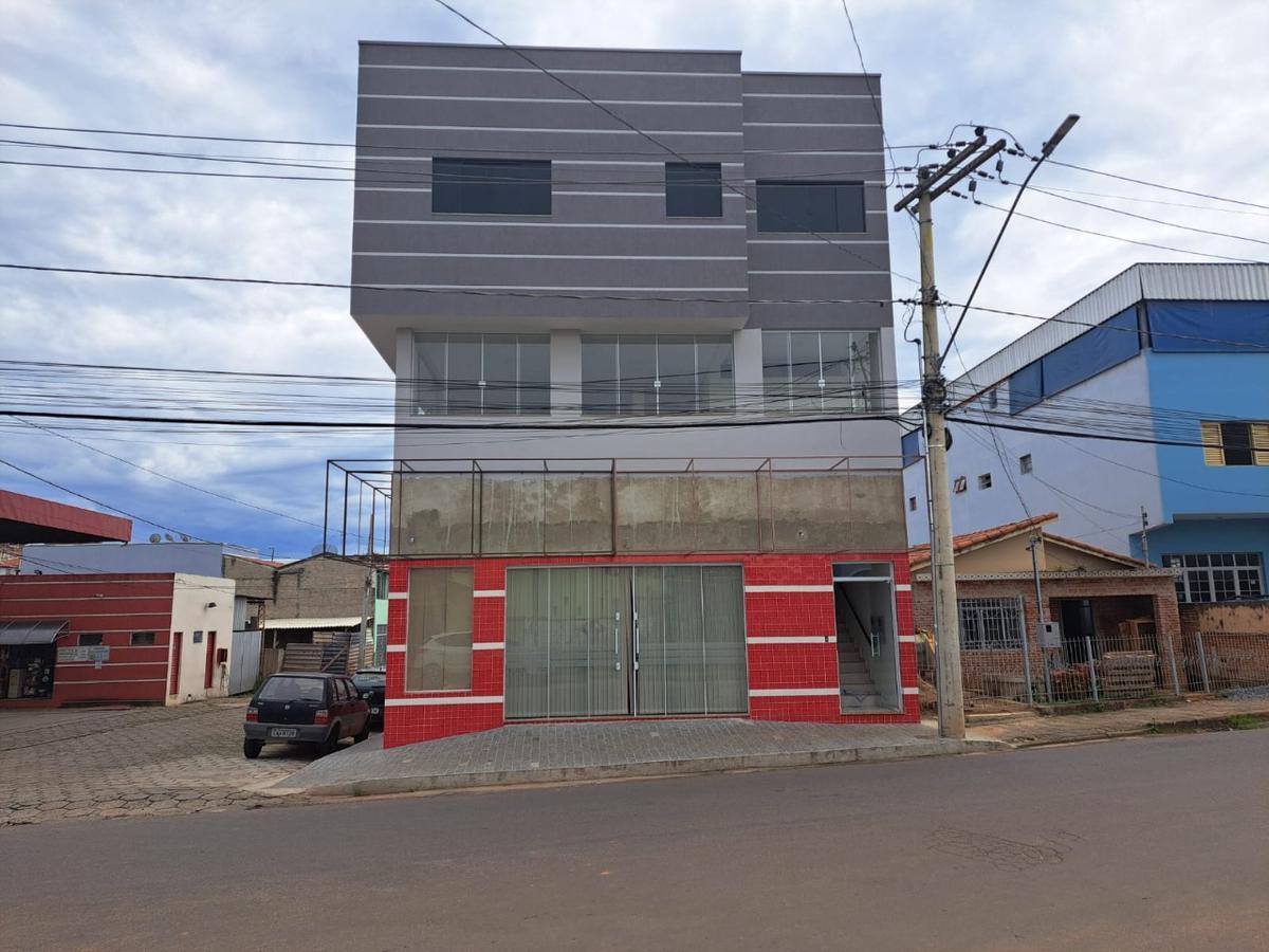 Prédio, Centro, 3 Quartos, 0 Vaga, 1 Suíte
