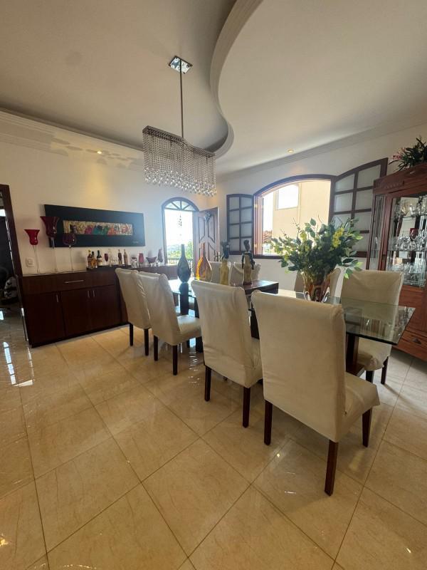 Casa, Trevo, 4 Quartos, 10 Vagas, 1 Suíte