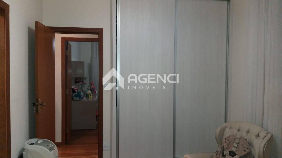 Casa, Camargos, 4 Quartos, 0 Vaga, 2 Suítes