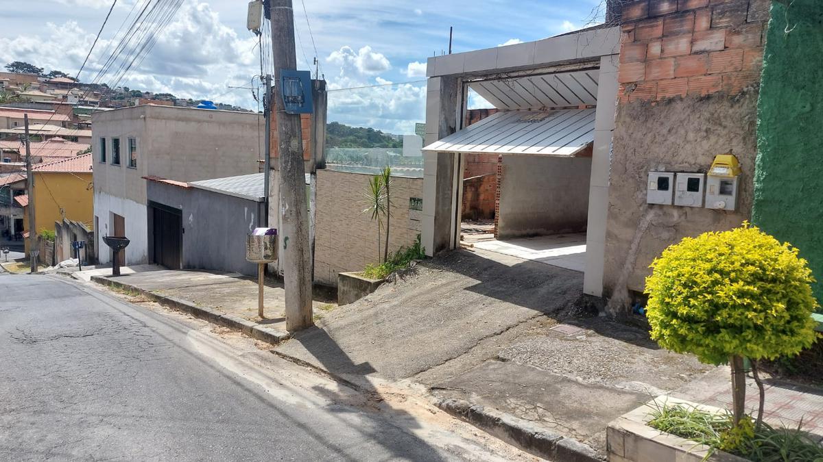 Casa, Jardim Vitória, 2 Quartos, 4 Vagas, 1 Suíte