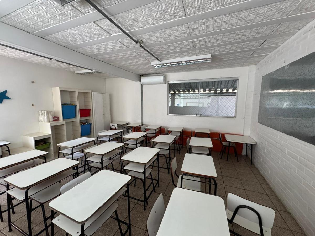 Prédio, Colégio Batista, 0 Quarto, 0 Vaga