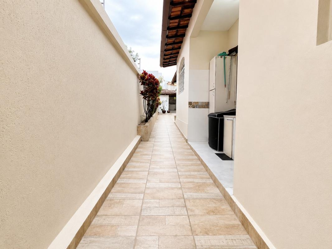 Casa, Castelo, 3 Quartos, 2 Vagas, 1 Suíte