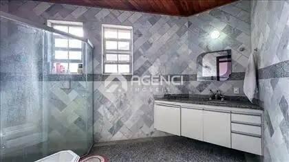 Casa, Camargos, 4 Quartos, 0 Vaga, 1 Suíte