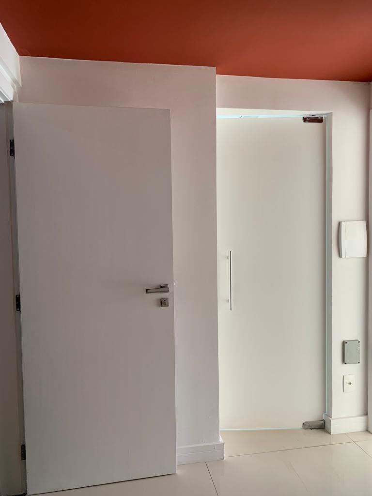 Sala, Centro, 0 Quarto, 4 Vagas