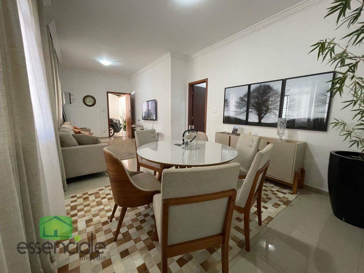 Casa, Santa Cruz Industrial, 3 Quartos, 5 Vagas, 1 Suíte