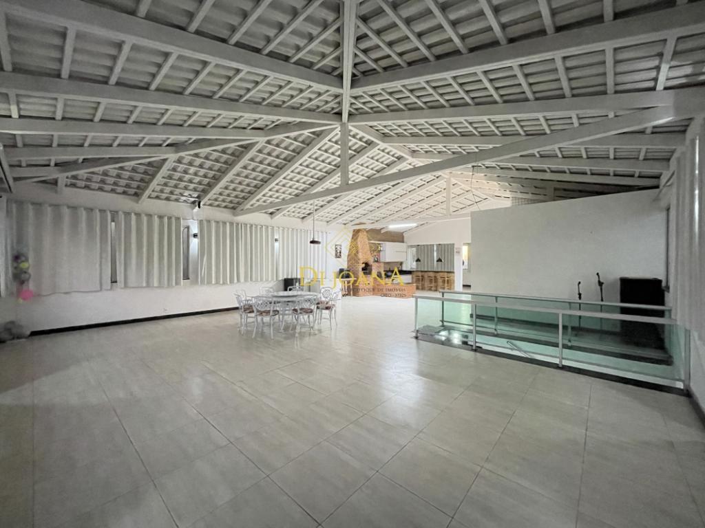 Prédio, Centro, 3 Quartos, 4 Vagas, 1 Suíte