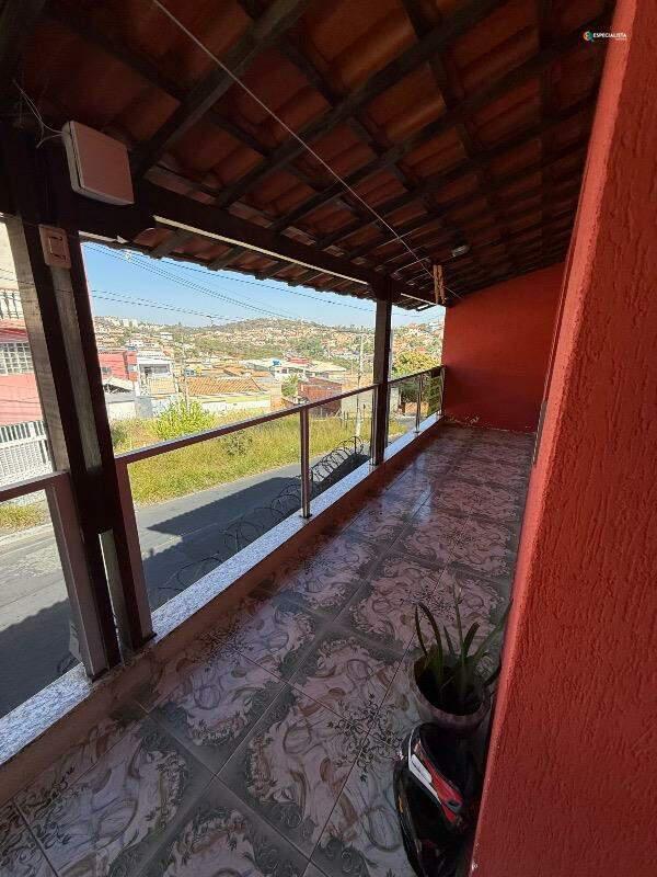 Casa, Monte Carlo, 5 Quartos, 2 Vagas, 1 Suíte