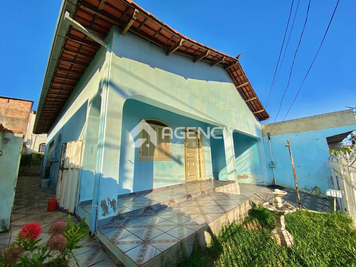 Casa, Camargos, 3 Quartos, 0 Vaga, 1 Suíte