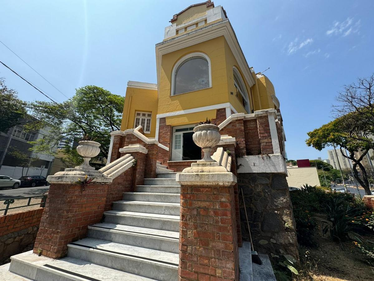 Casa, Funcionários, 10 Quartos, 30 Vagas, 5 Suítes