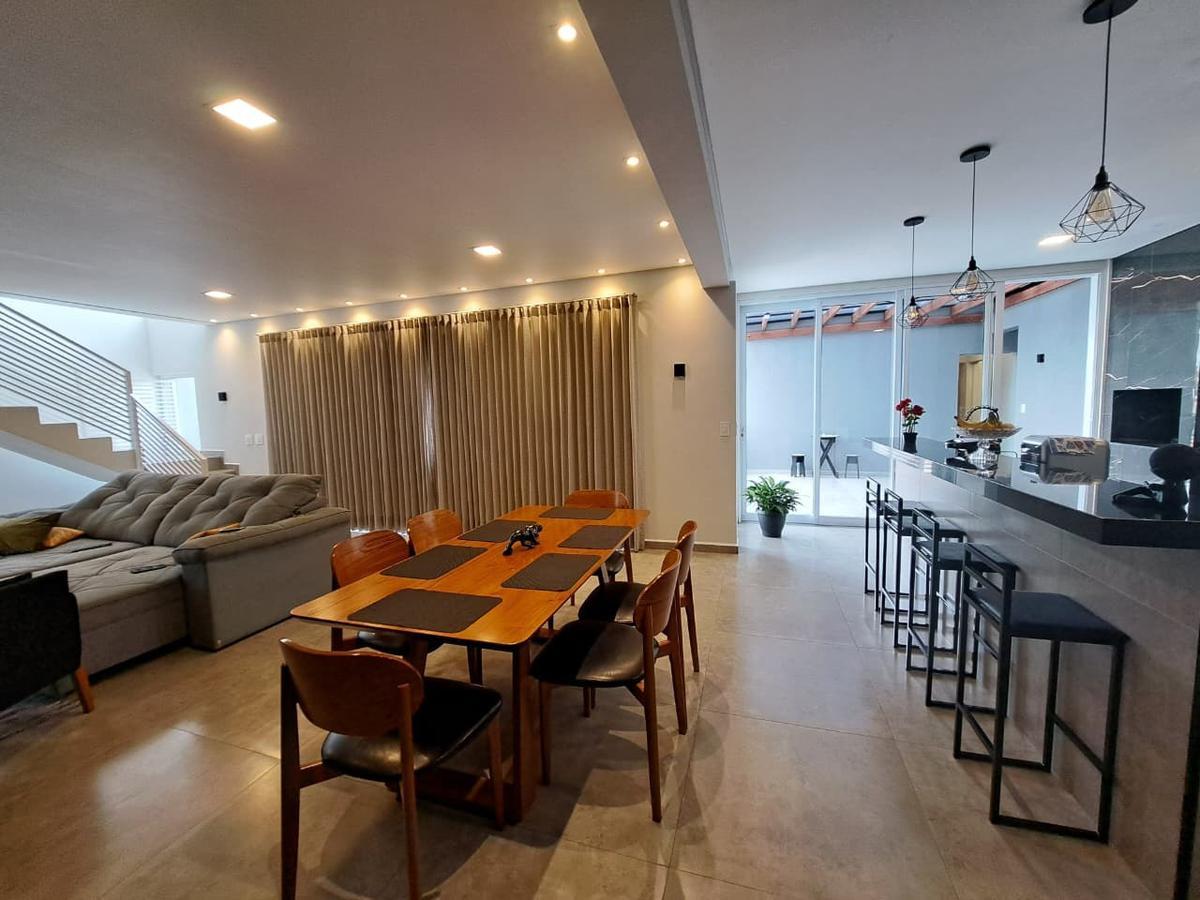 Casa, Centro, 4 Quartos, 3 Vagas, 1 Suíte