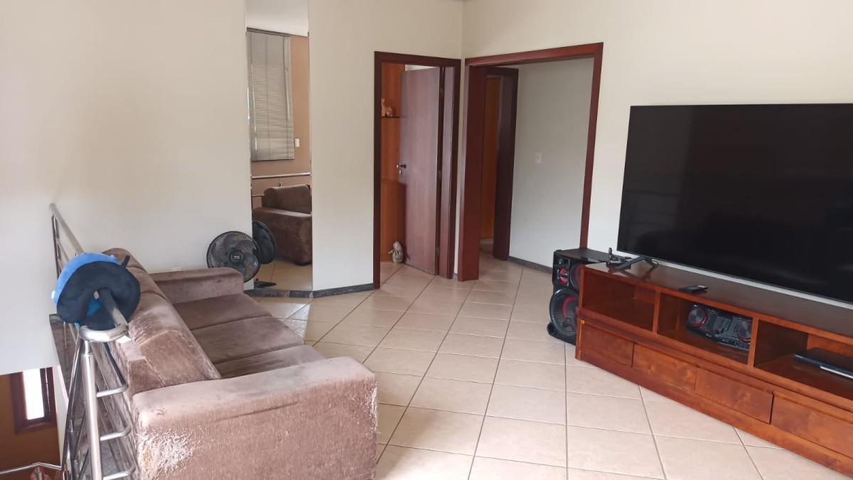 Casa, Colonial, 6 Quartos, 8 Vagas, 1 Suíte