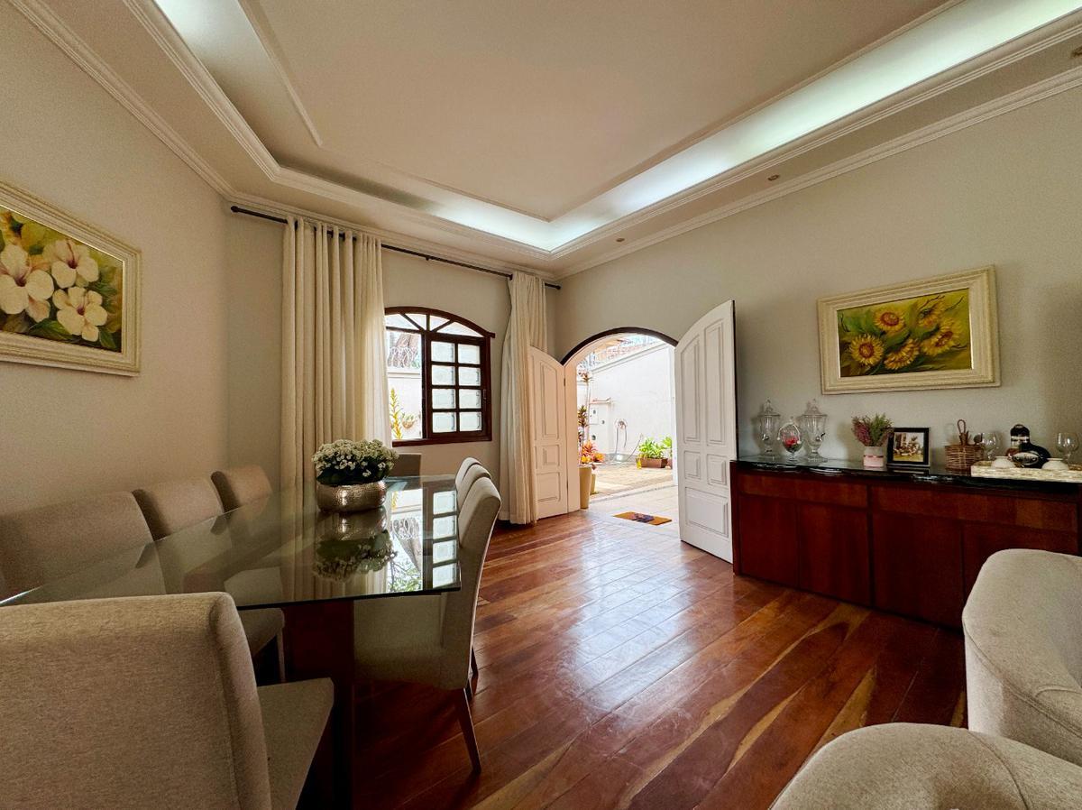 Casa, Santa Amélia, 3 Quartos, 10 Vagas, 1 Suíte