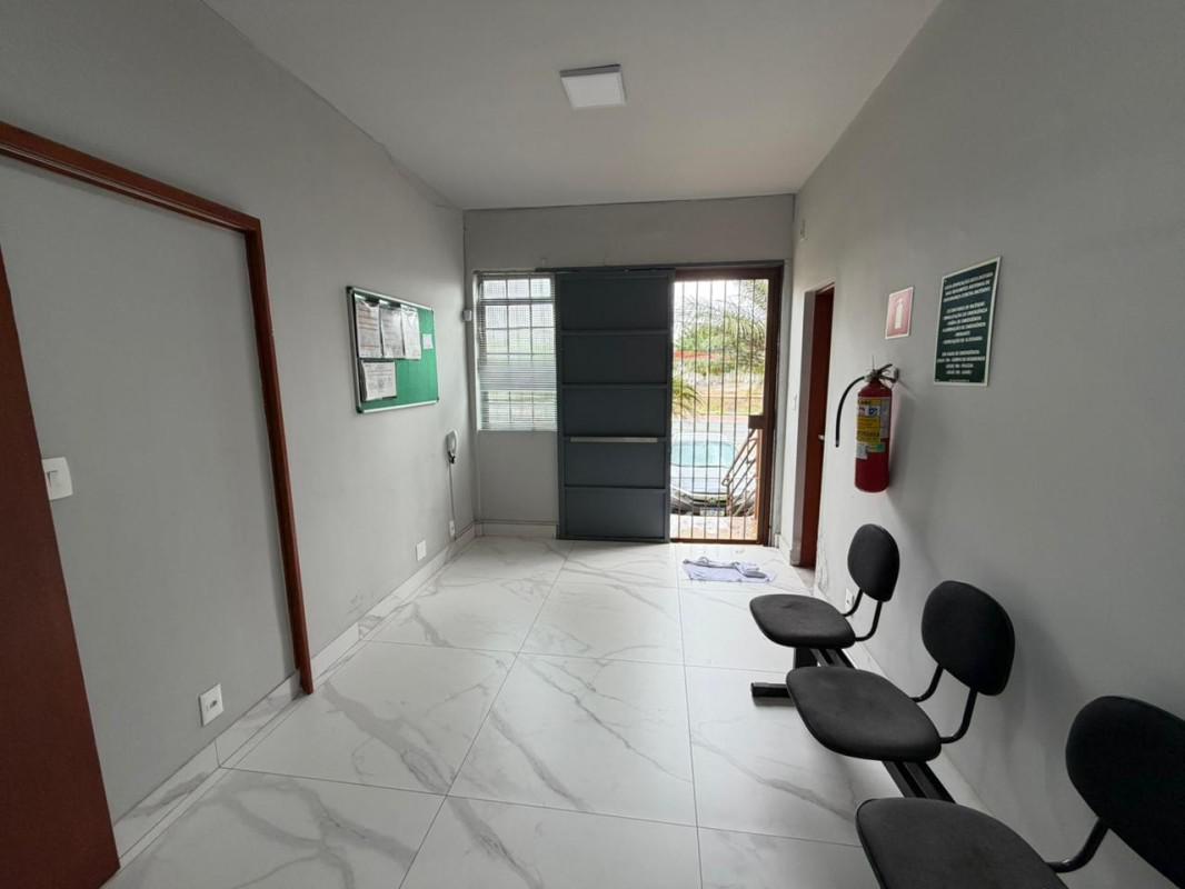 Galpão, Serrano, 0 Quarto, 10 Vagas