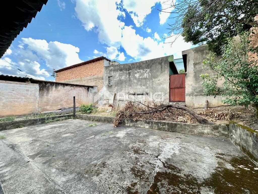 Casa, Coqueiros, 3 Quartos, 0 Vaga, 0 Suíte