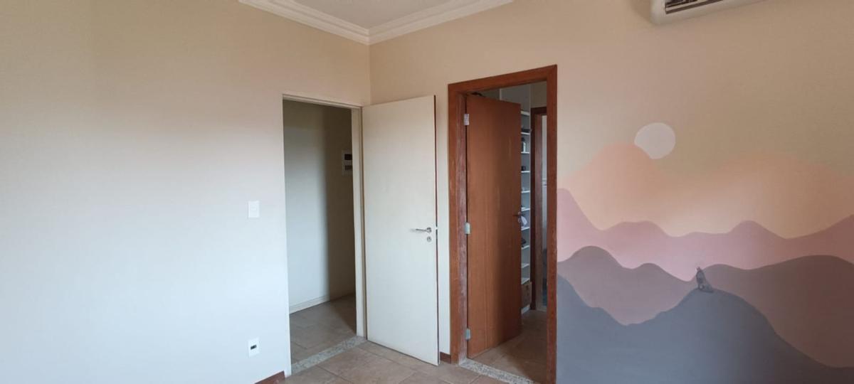 Casa, Casa Amarela, 5 Quartos, 40 Vagas, 5 Suítes