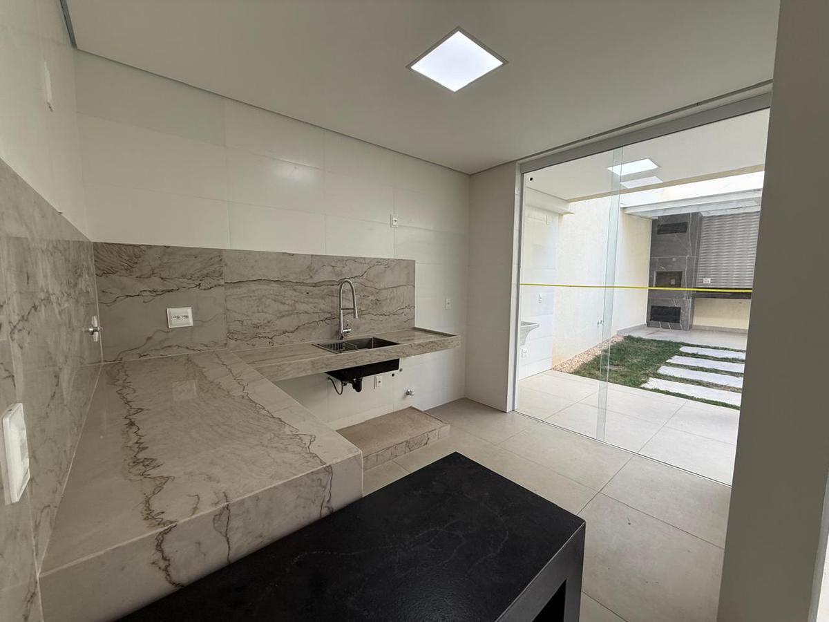 Casa, Nova Floresta, 4 Quartos, 3 Vagas, 2 Suítes