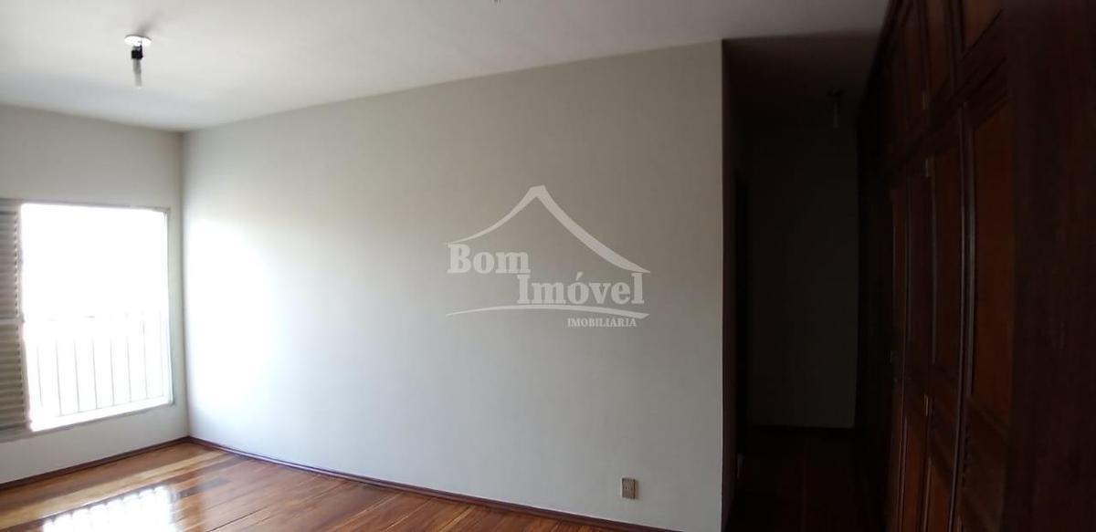 Casa, Centro, 3 Quartos, 3 Vagas, 1 Suíte