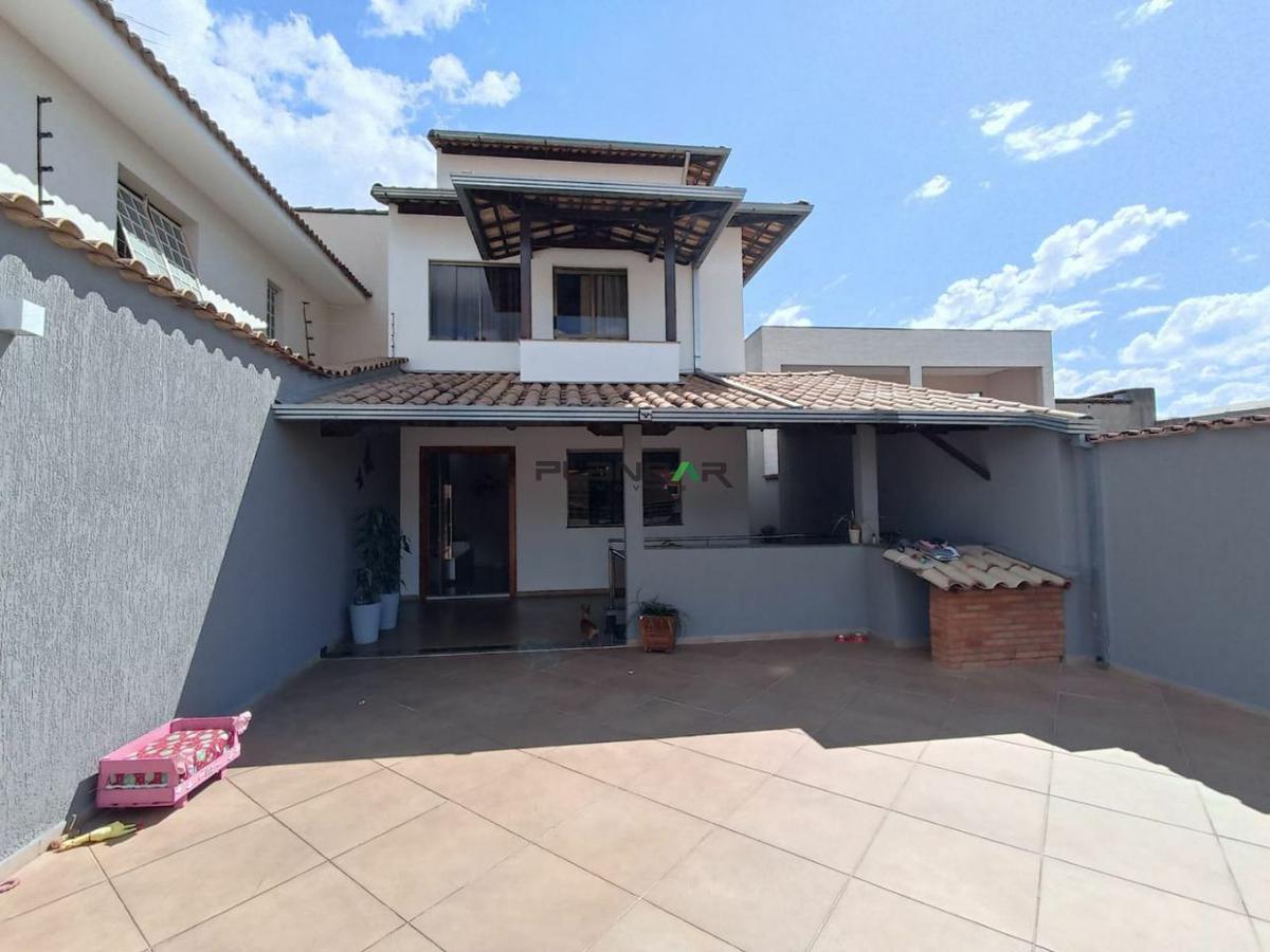 Casa, Jardim Riacho das Pedras, 3 Quartos, 3 Vagas, 1 Suíte