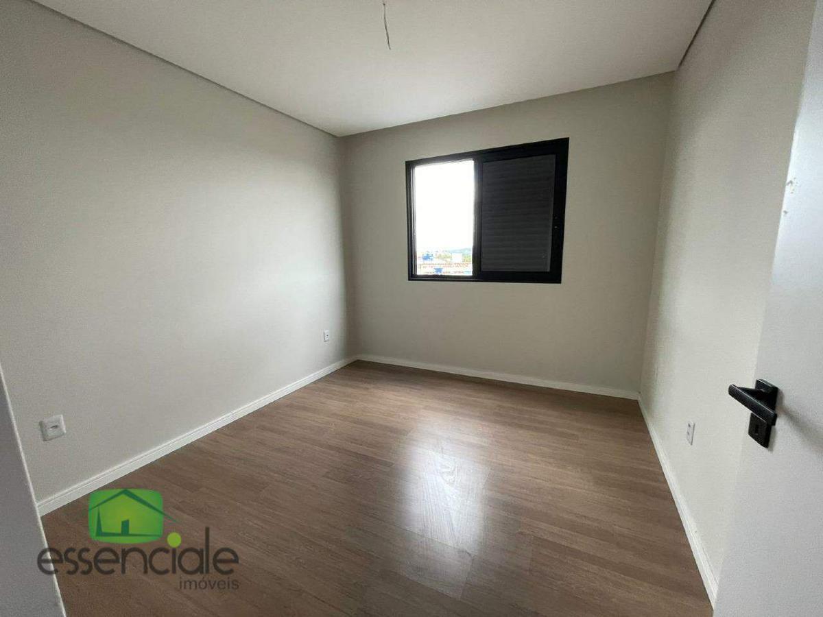 Casa, Centro, 3 Quartos, 2 Vagas, 1 Suíte