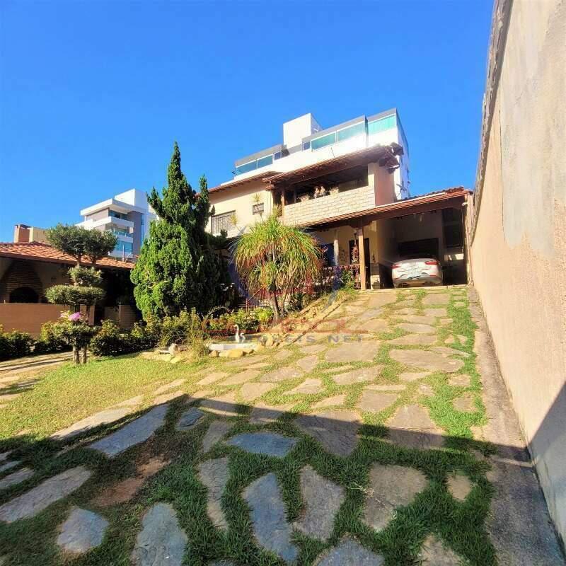 Casa, Castelo, 4 Quartos, 5 Vagas, 1 Suíte