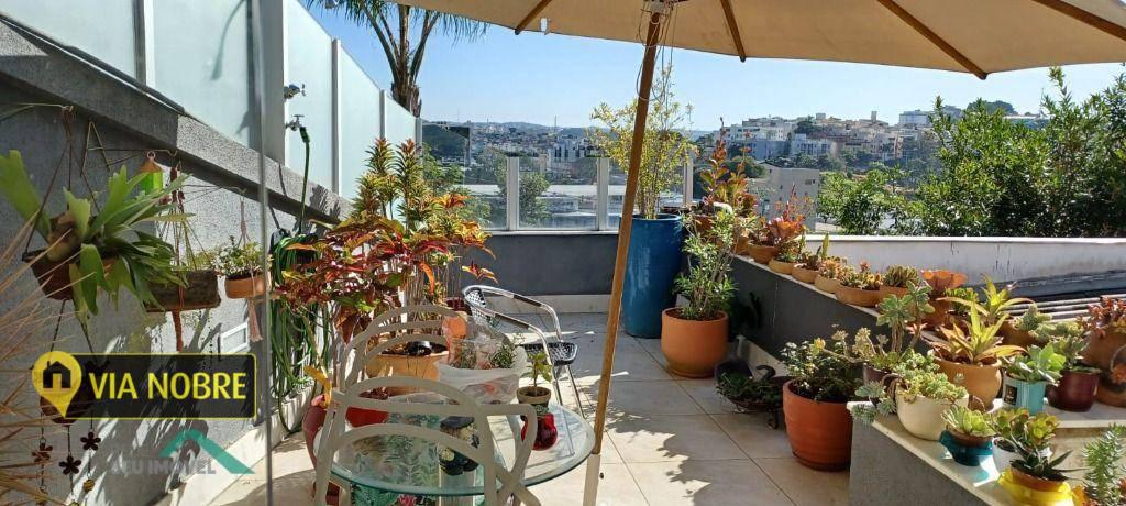 Casa, Estoril, 7 Quartos, 3 Vagas, 3 Suítes