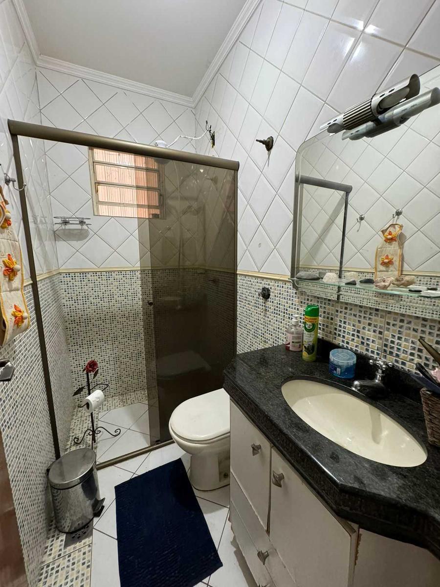Casa, Santa Terezinha, 3 Quartos, 5 Vagas, 2 Suítes