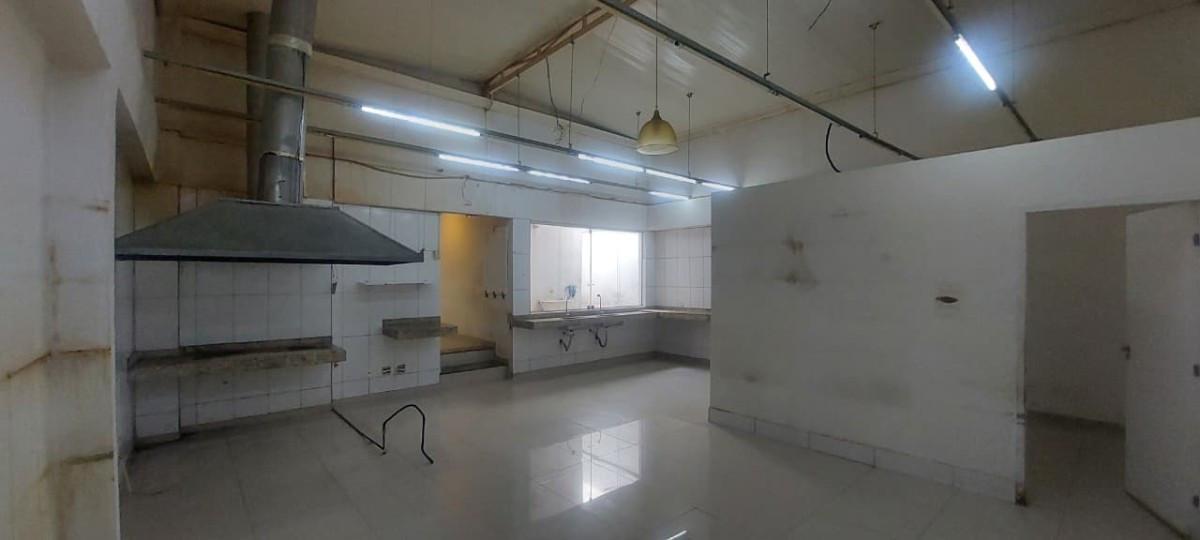 Casa Comercial, Funcionários, 0 Quarto, 0 Vaga