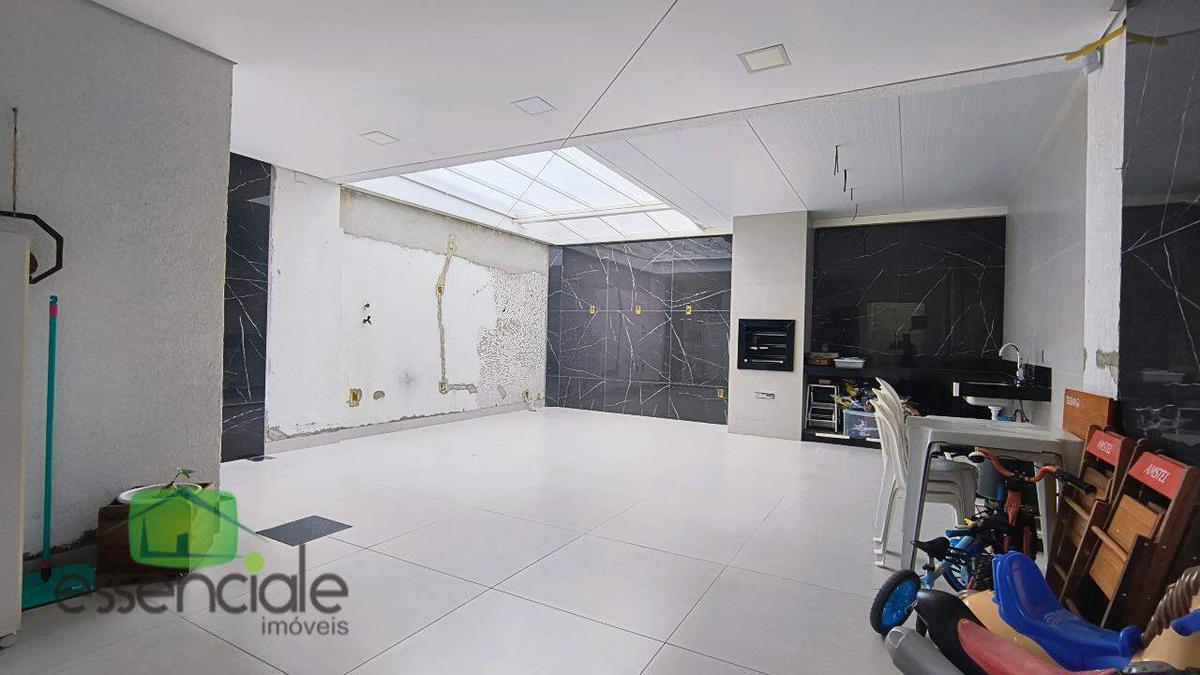 Casa, Europa, 3 Quartos, 4 Vagas, 1 Suíte