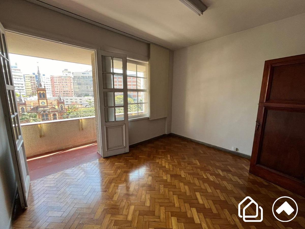 Sala, Centro