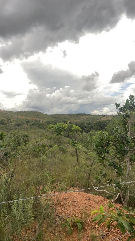 Lote, Centro, 1 Quarto, 0 Vaga