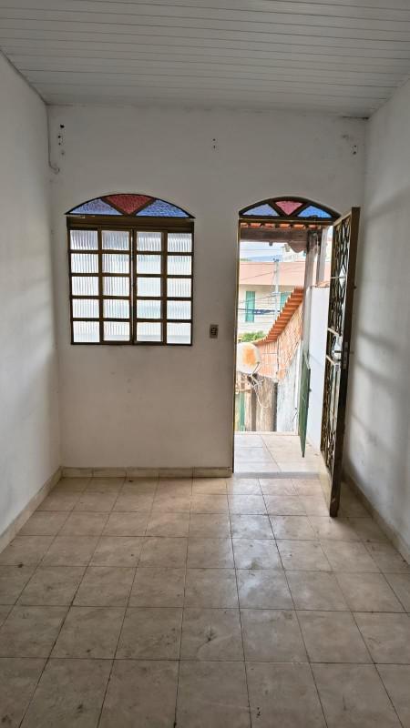 Casa, Industrial, 3 Quartos, 2 Vagas, 1 Suíte