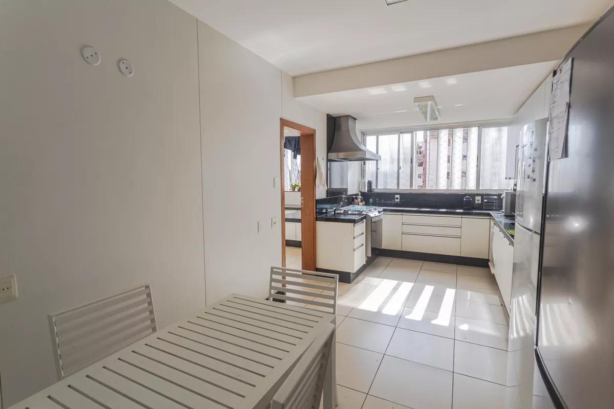 Apartamento, Serra, 4 Quartos, 3 Vagas, 5 Suítes