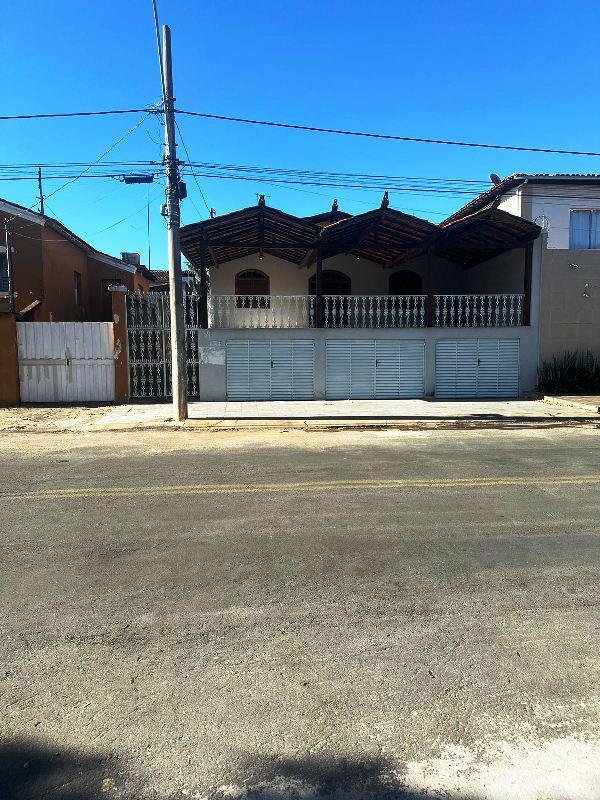 Casa, Centro, 3 Quartos, 3 Vagas, 1 Suíte