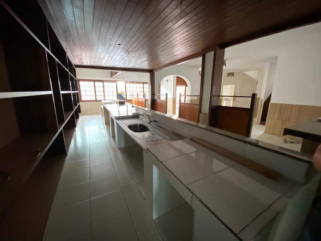 Casa Comercial, Funcionários, 0 Quarto, 0 Vaga