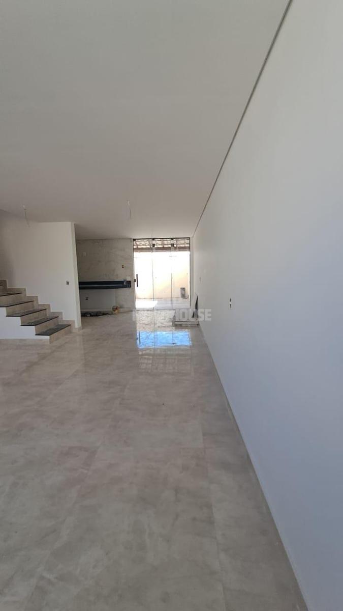 Casa, Santa Branca, 3 Quartos, 4 Vagas, 1 Suíte