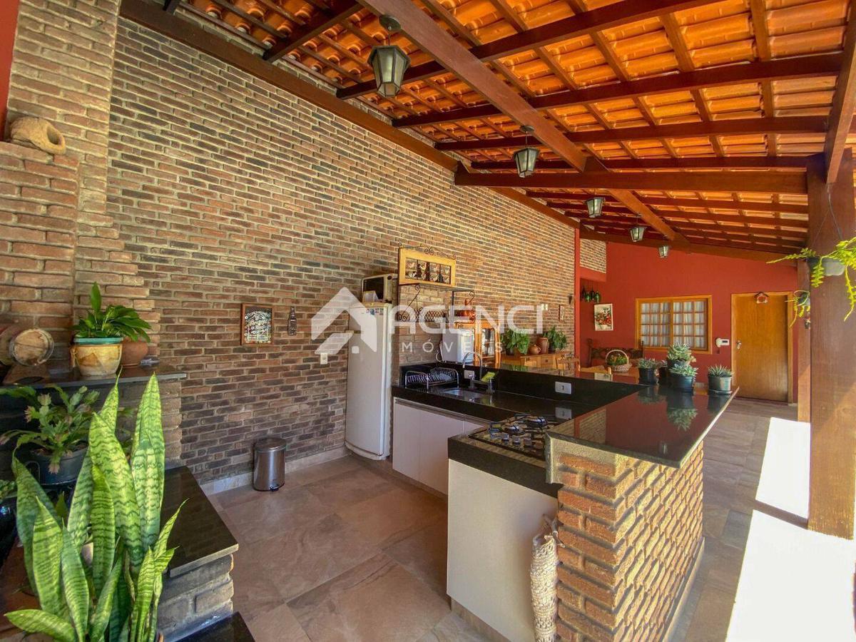 Casa, Trevo, 4 Quartos, 0 Vaga, 1 Suíte