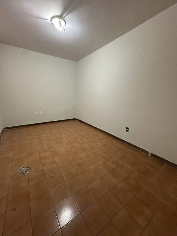 Casa, Sagrada Família, 0 Quarto, 1 Vaga