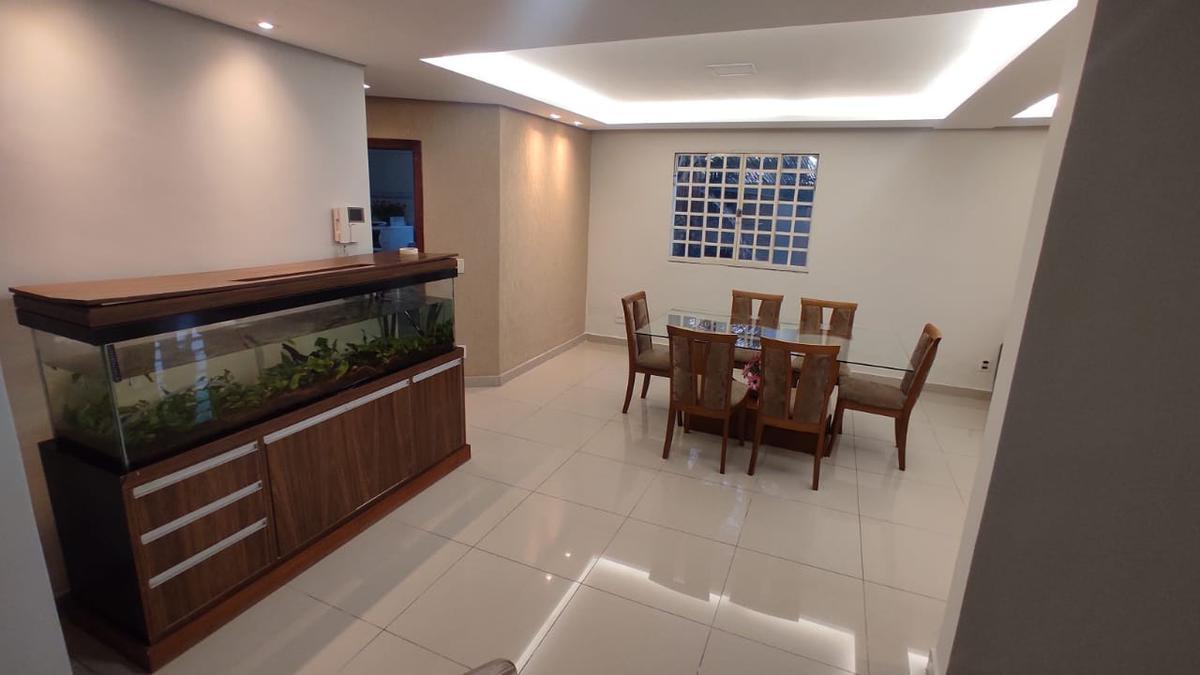 Casa, Cabral, 4 Quartos, 10 Vagas, 1 Suíte