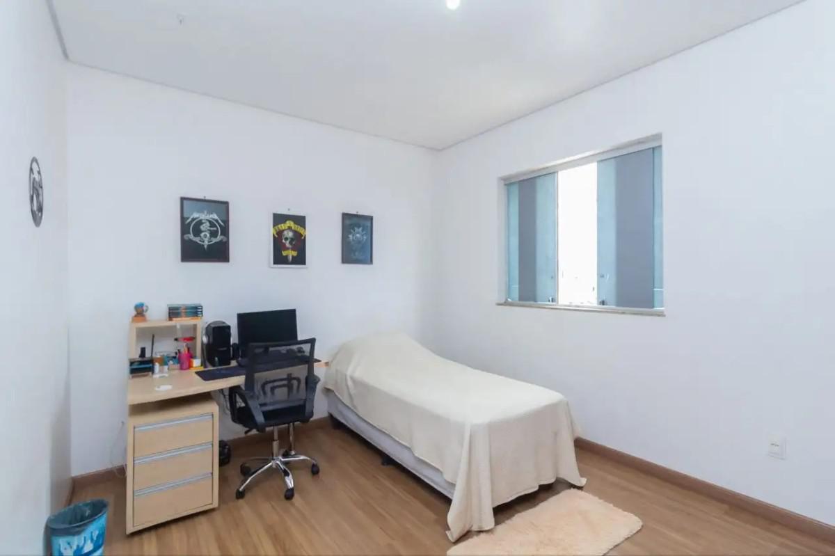 Casa, Estoril, 4 Quartos, 3 Vagas, 4 Suítes