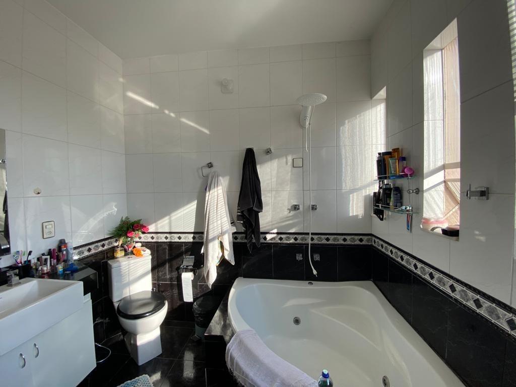 Casa, Indaiá, 5 Quartos, 4 Vagas, 1 Suíte