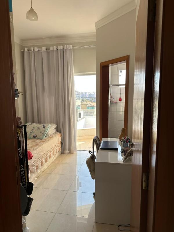 Casa, Europa, 4 Quartos, 4 Vagas, 1 Suíte