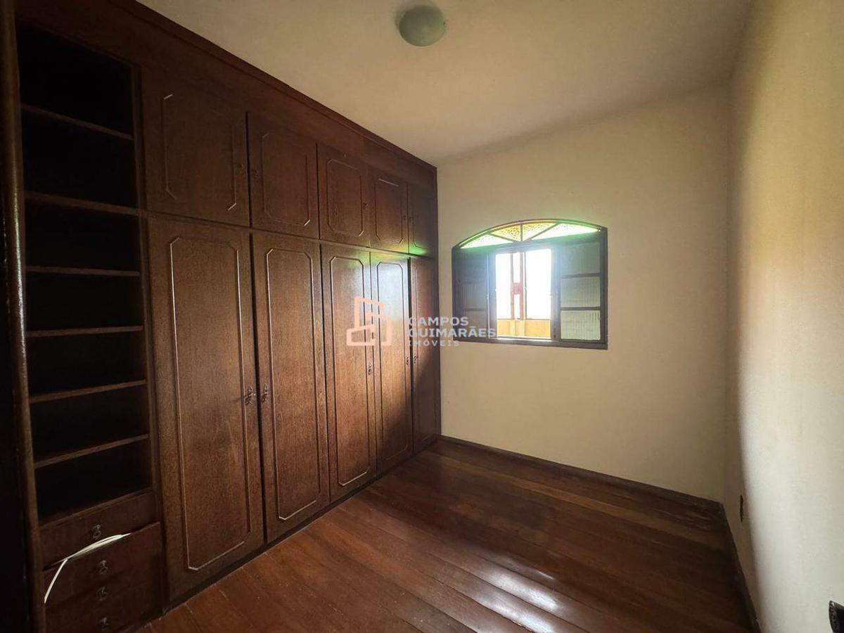 Casa, Industrial, 4 Quartos, 2 Vagas, 2 Suítes