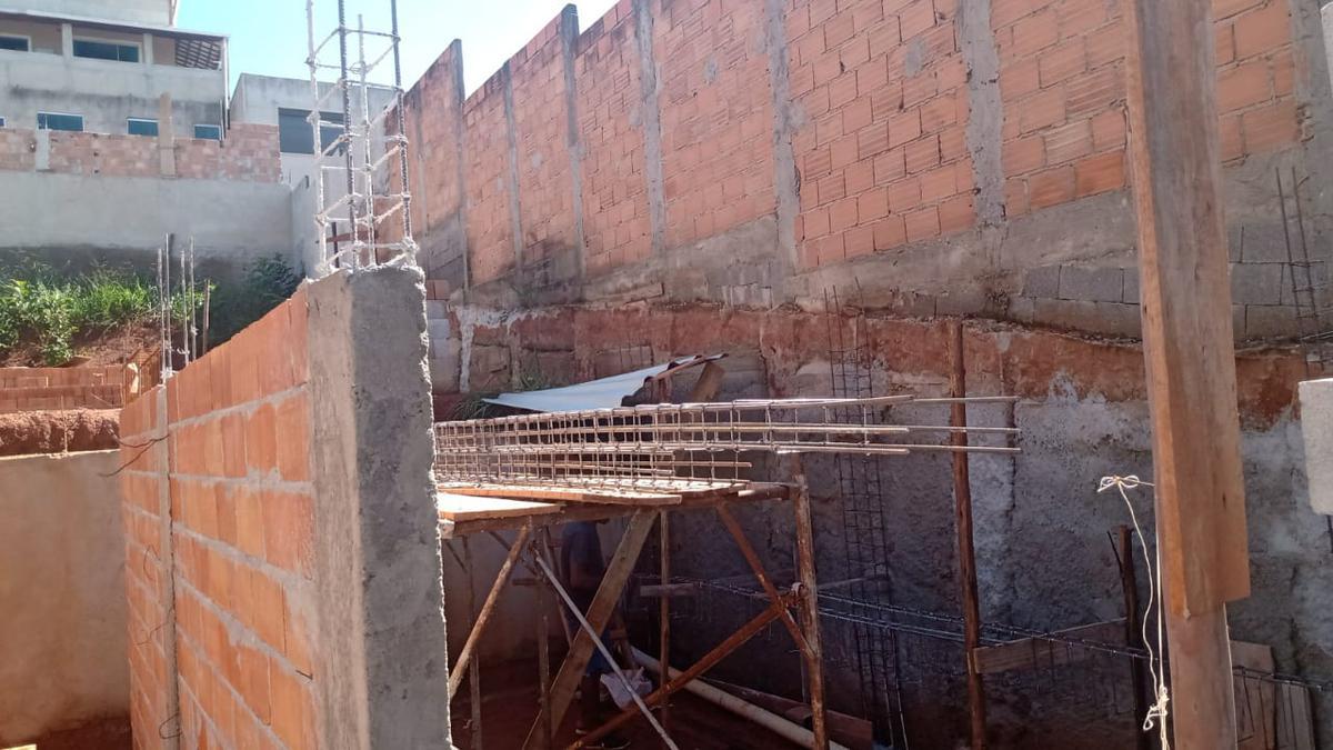 Casa, Vale das Orquídeas, 2 Quartos, 3 Vagas, 1 Suíte