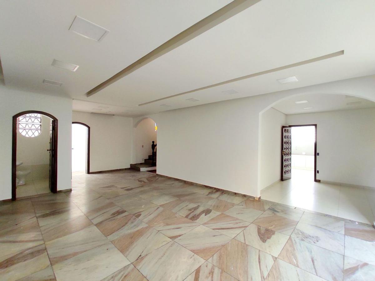 Casa Comercial, São José, 6 Quartos, 4 Vagas, 2 Suítes