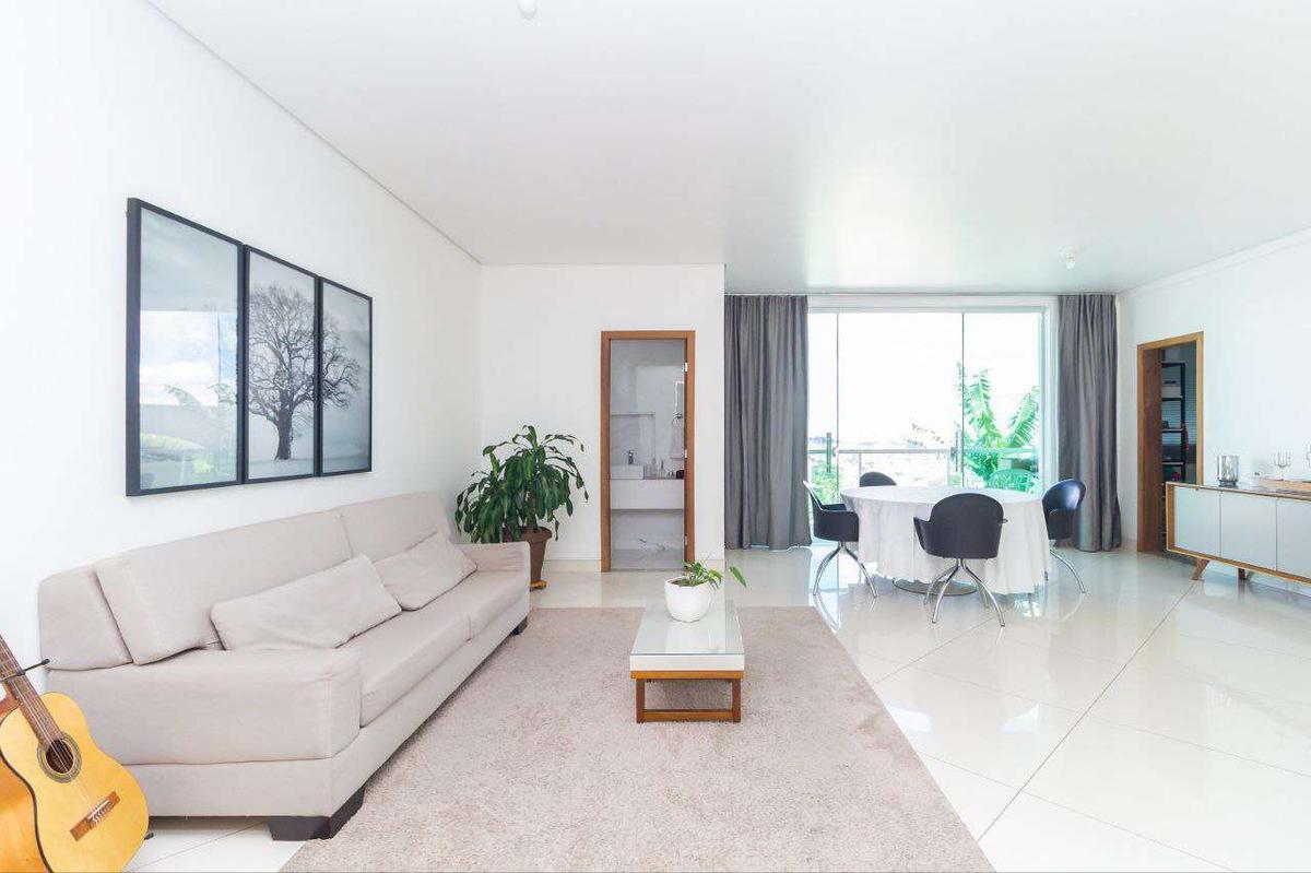 Casa, Estoril, 4 Quartos, 3 Vagas, 4 Suítes